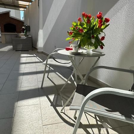 Luxury Apartment Martinis With Pool Σπλιτ Εξωτερικό φωτογραφία