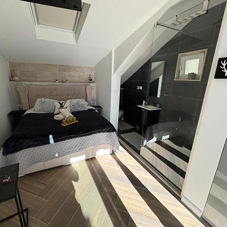 Luxury Apartment Martinis With Pool Σπλιτ Εξωτερικό φωτογραφία