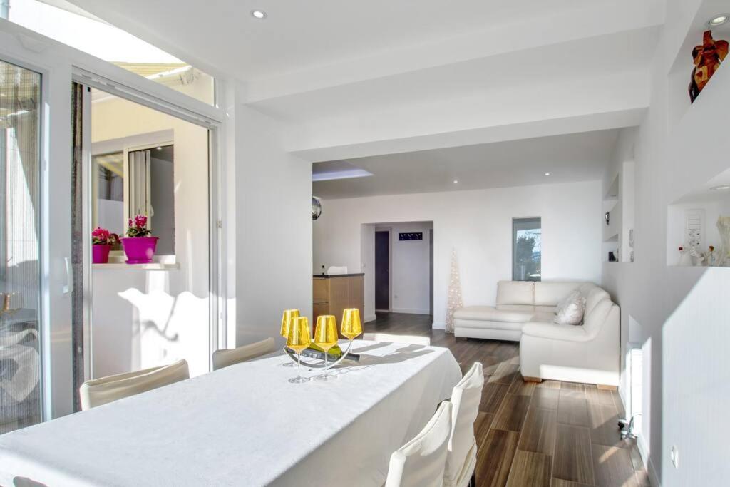 Luxury Apartment Martinis With Pool Σπλιτ Εξωτερικό φωτογραφία