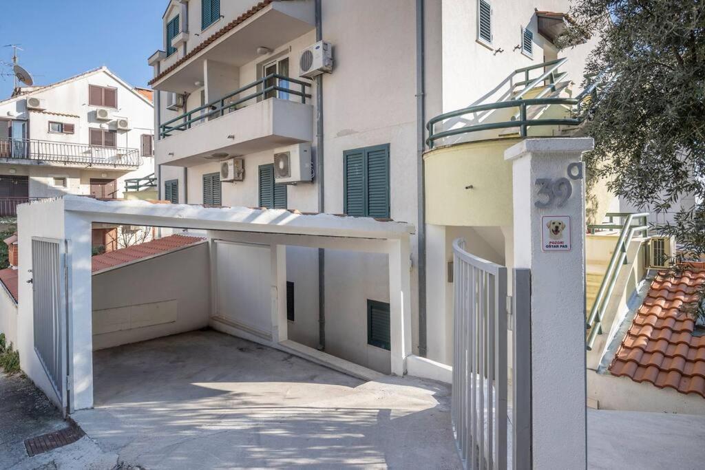 Luxury Apartment Martinis With Pool Σπλιτ Εξωτερικό φωτογραφία