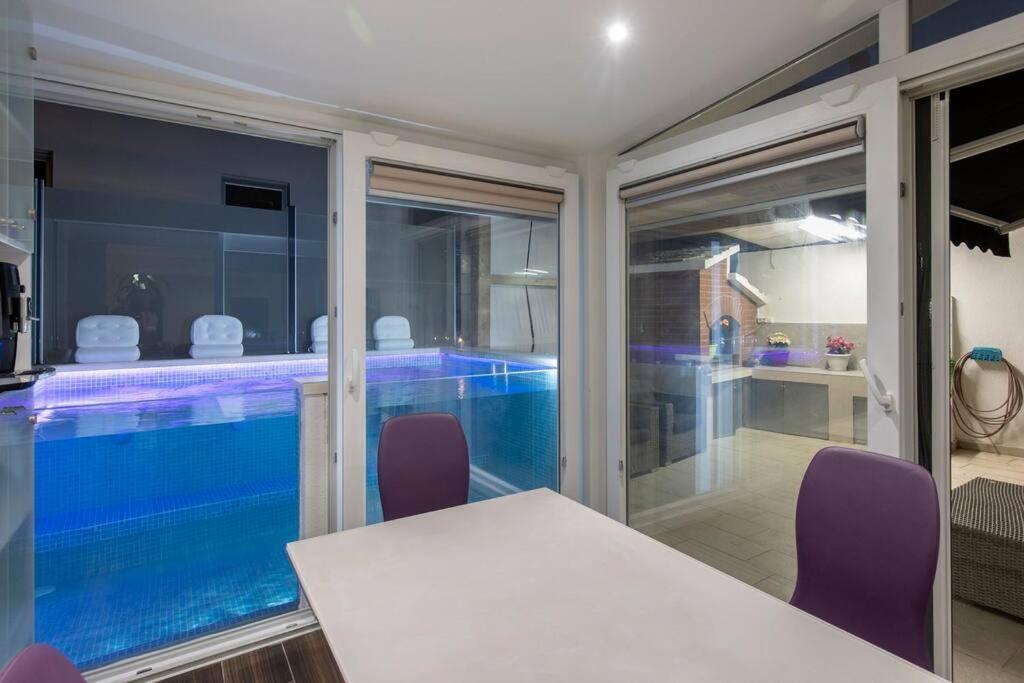 Luxury Apartment Martinis With Pool Σπλιτ Εξωτερικό φωτογραφία