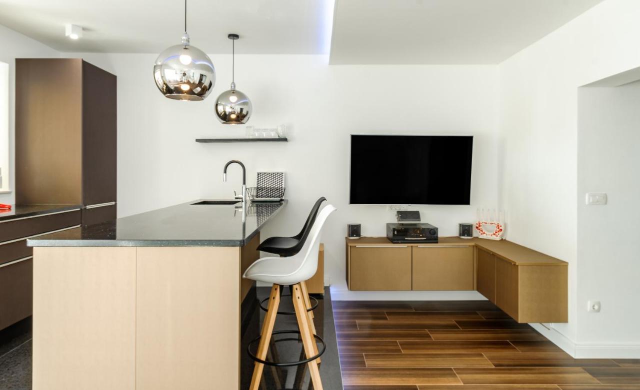 Luxury Apartment Martinis With Pool Σπλιτ Εξωτερικό φωτογραφία
