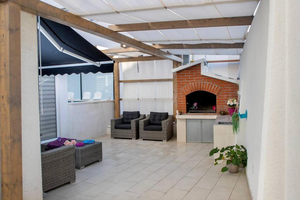 Luxury Apartment Martinis With Pool Σπλιτ Εξωτερικό φωτογραφία