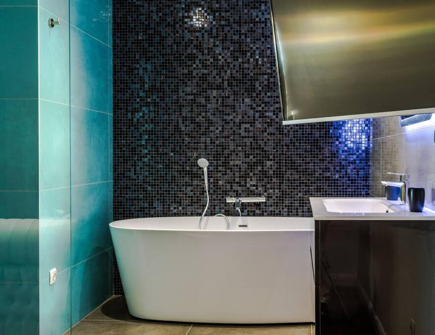 Luxury Apartment Martinis With Pool Σπλιτ Εξωτερικό φωτογραφία