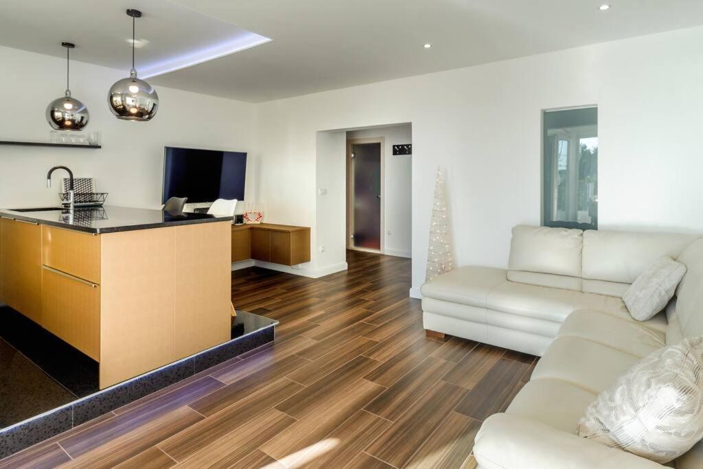Luxury Apartment Martinis With Pool Σπλιτ Εξωτερικό φωτογραφία