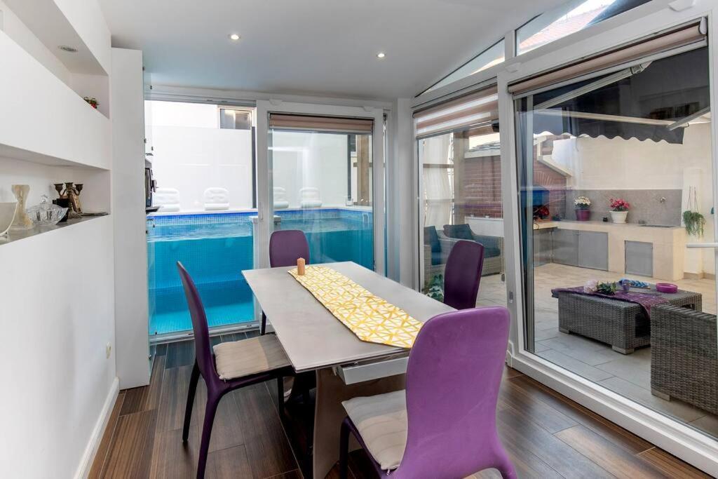 Luxury Apartment Martinis With Pool Σπλιτ Εξωτερικό φωτογραφία