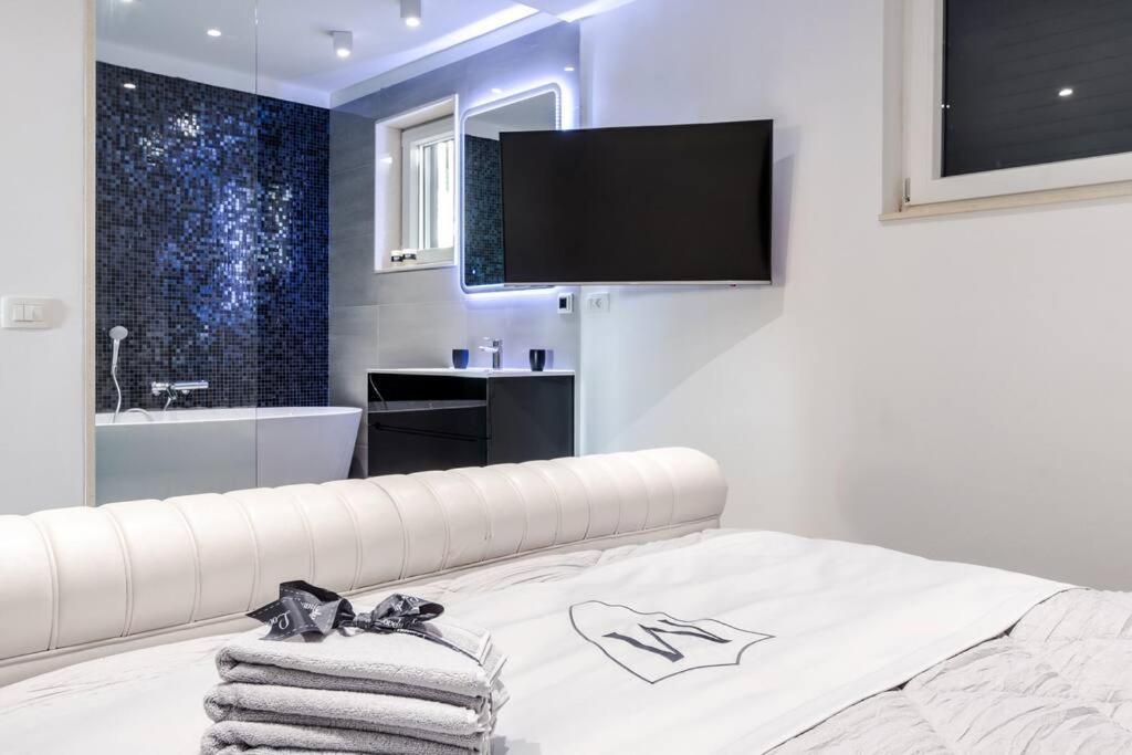Luxury Apartment Martinis With Pool Σπλιτ Εξωτερικό φωτογραφία
