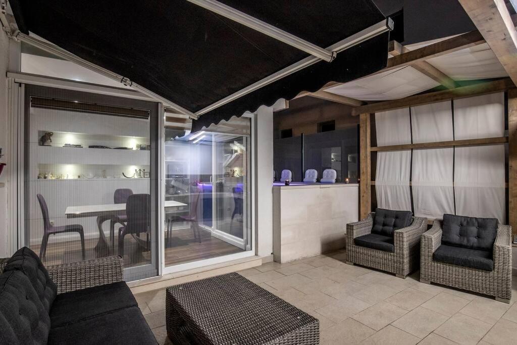 Luxury Apartment Martinis With Pool Σπλιτ Εξωτερικό φωτογραφία