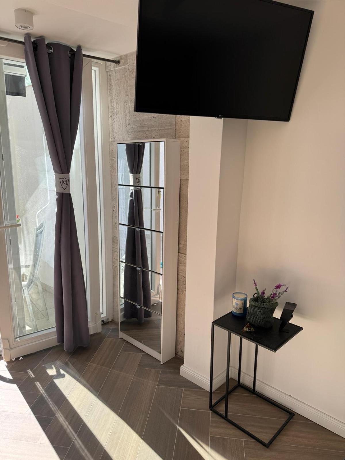 Luxury Apartment Martinis With Pool Σπλιτ Εξωτερικό φωτογραφία