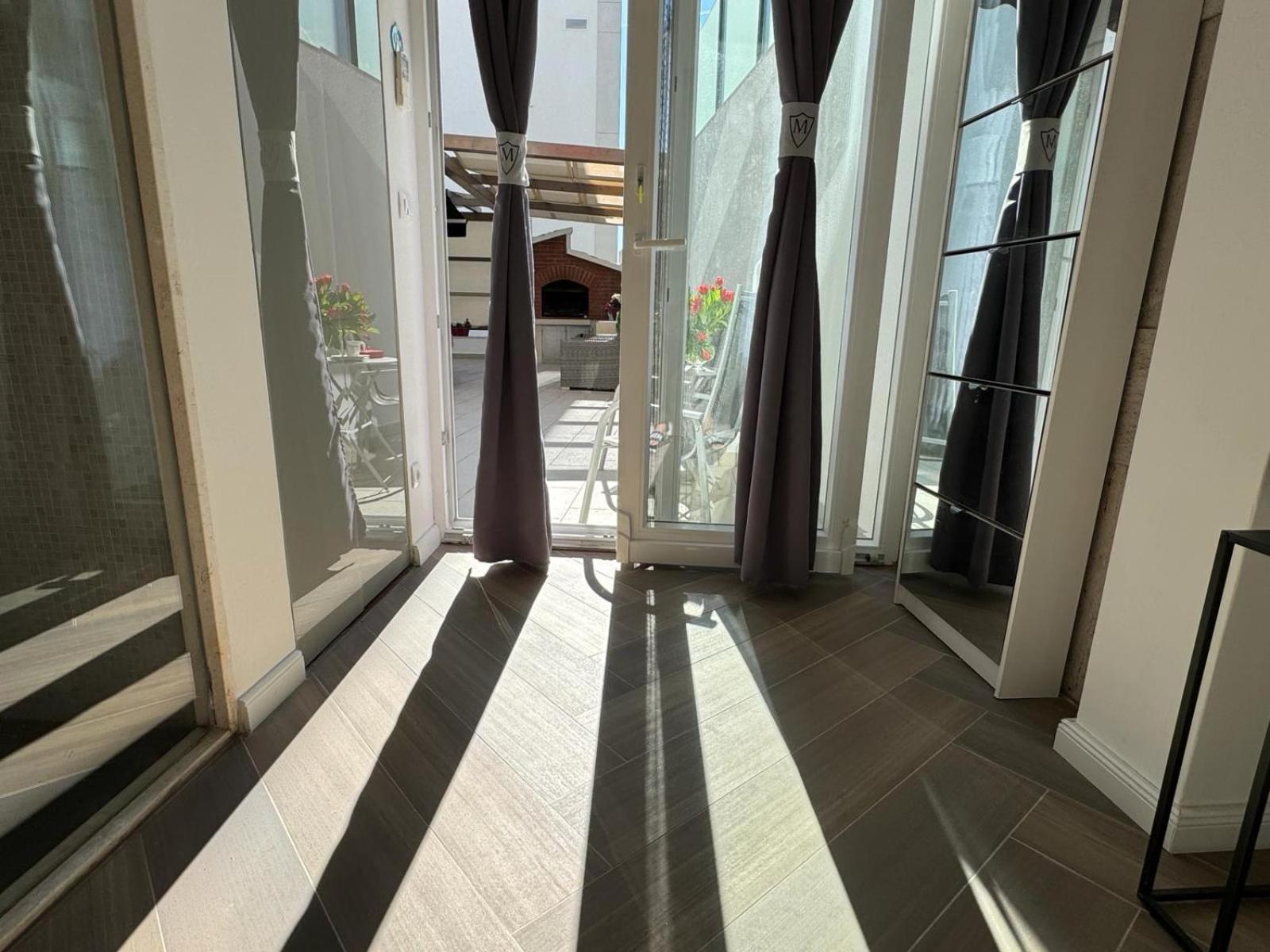 Luxury Apartment Martinis With Pool Σπλιτ Εξωτερικό φωτογραφία